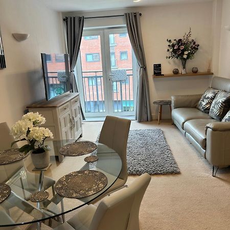 City Centre Apartment. 렉섬 외부 사진