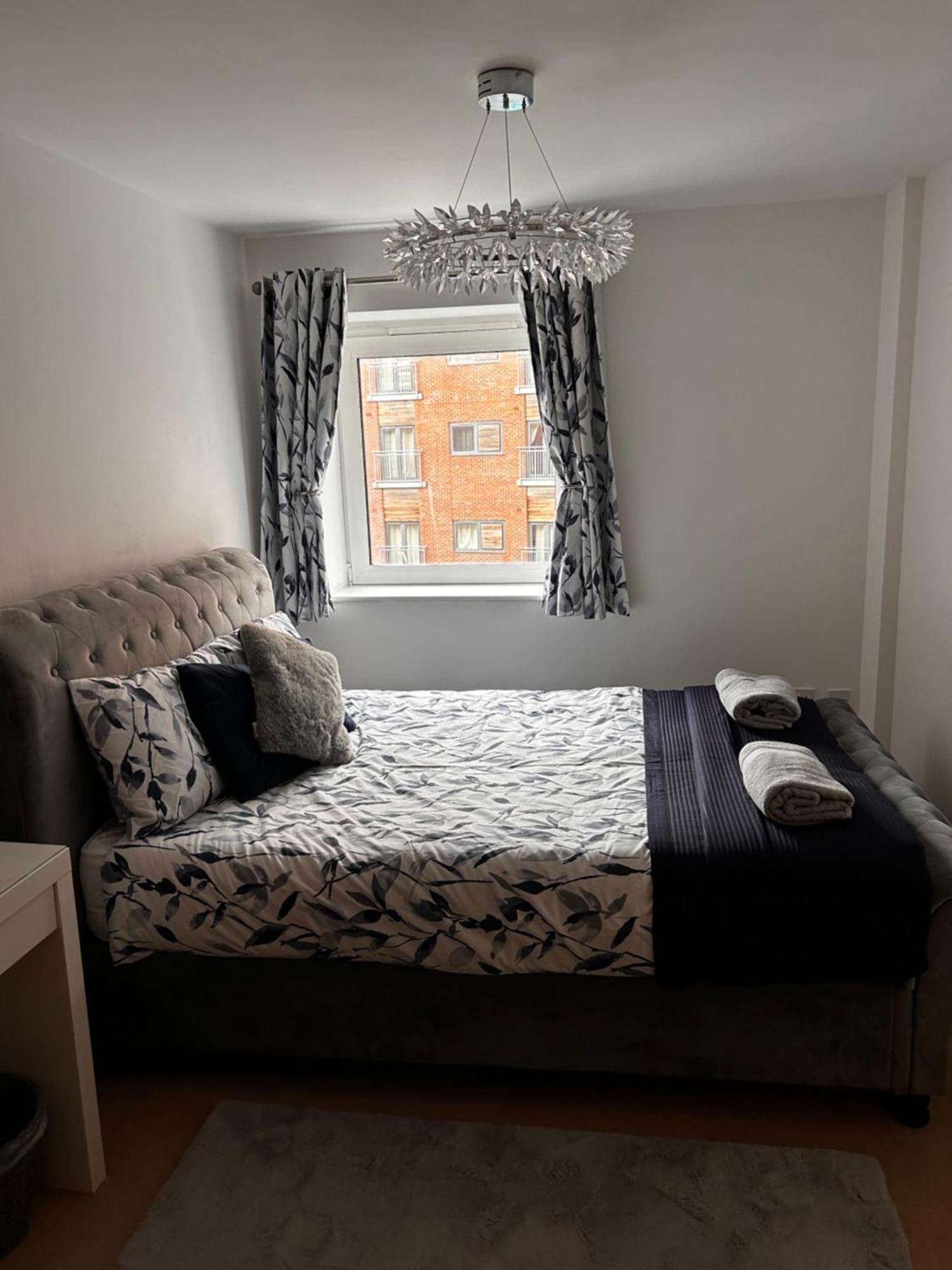 City Centre Apartment. 렉섬 외부 사진