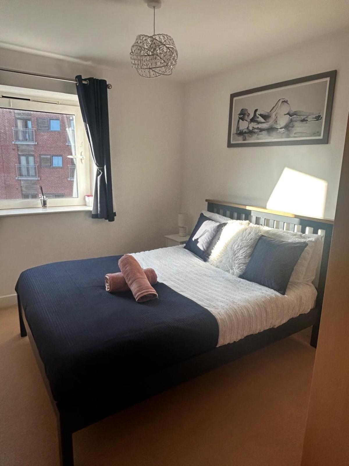 City Centre Apartment. 렉섬 외부 사진