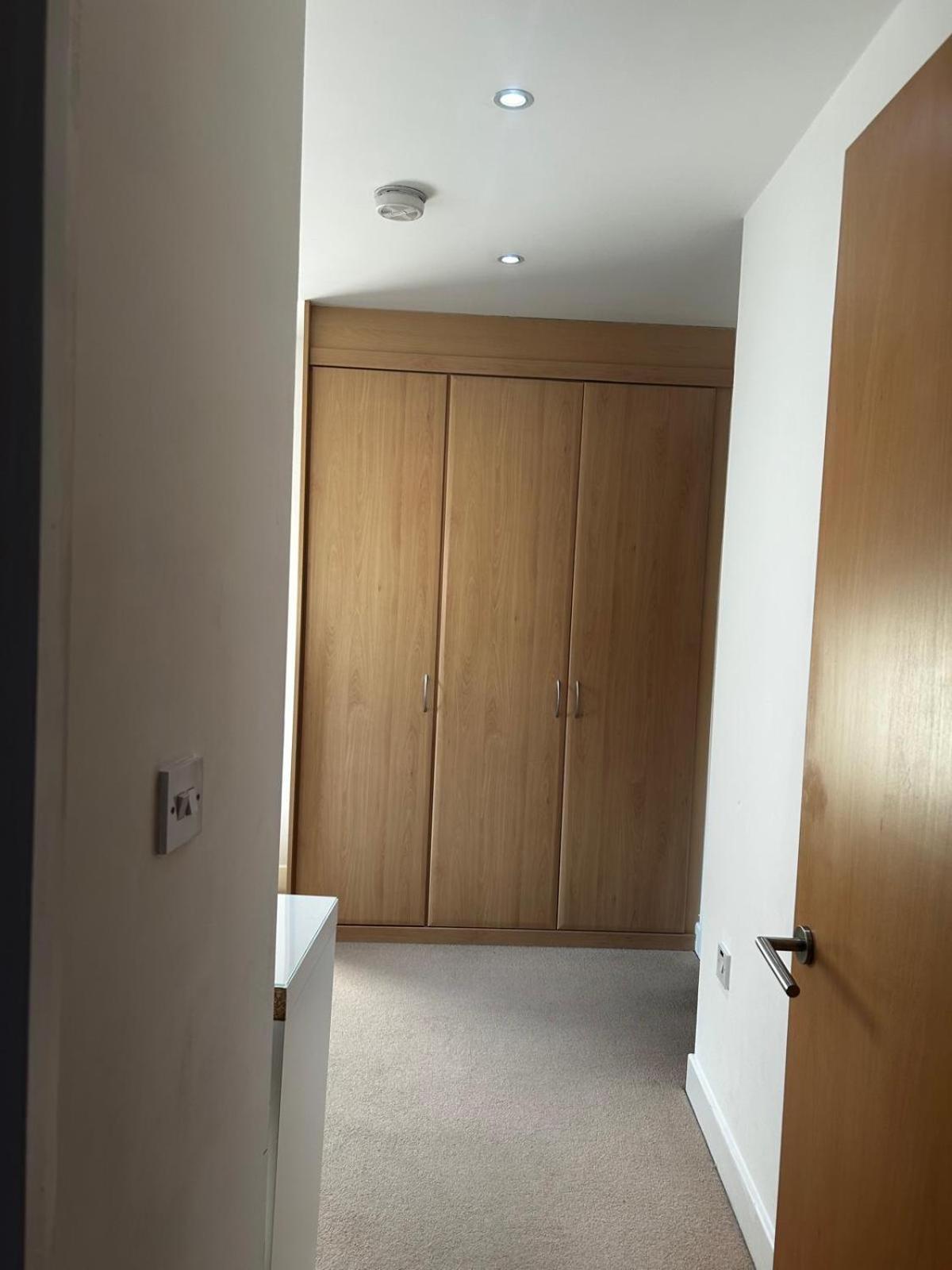 City Centre Apartment. 렉섬 외부 사진