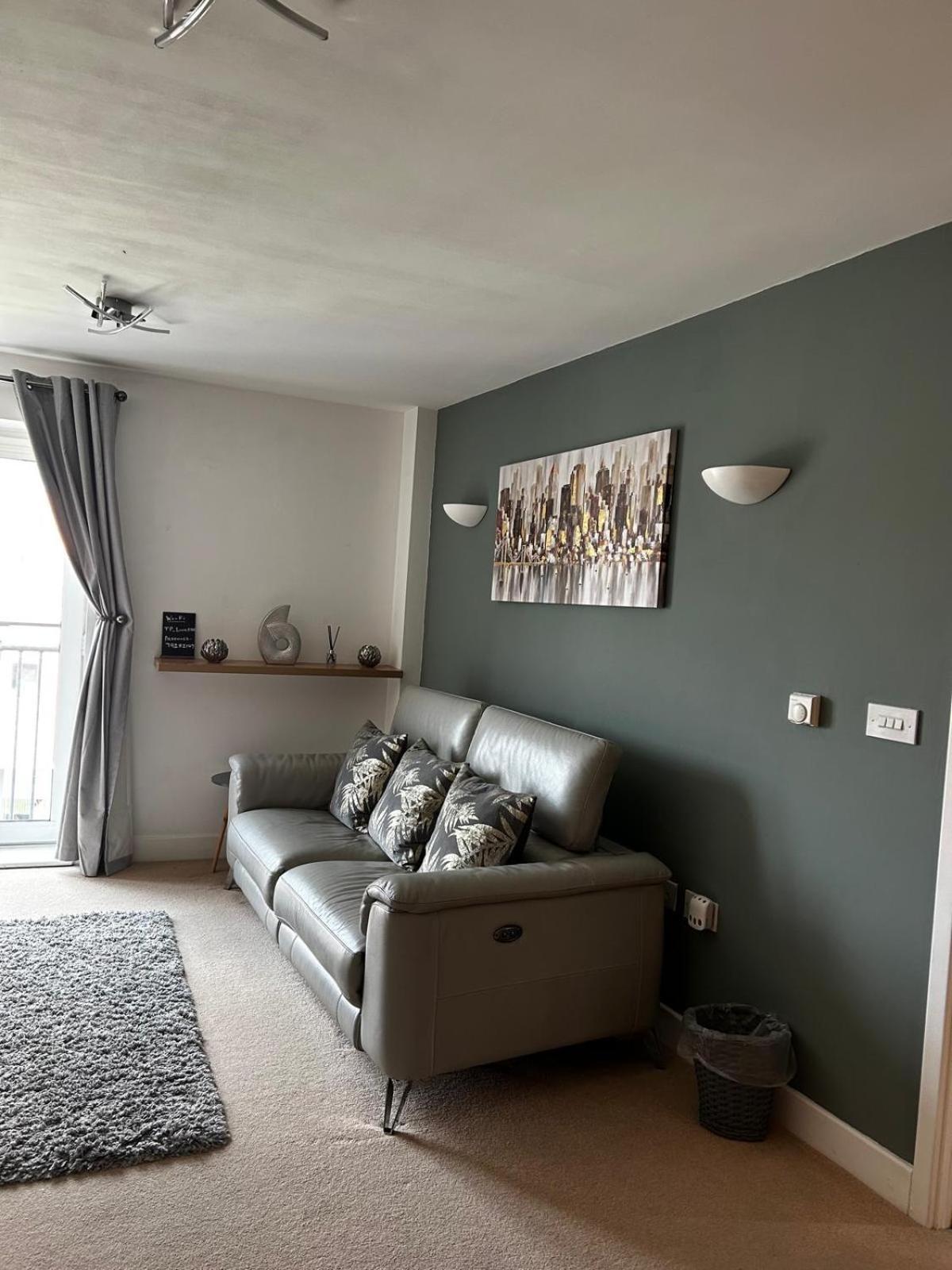 City Centre Apartment. 렉섬 외부 사진